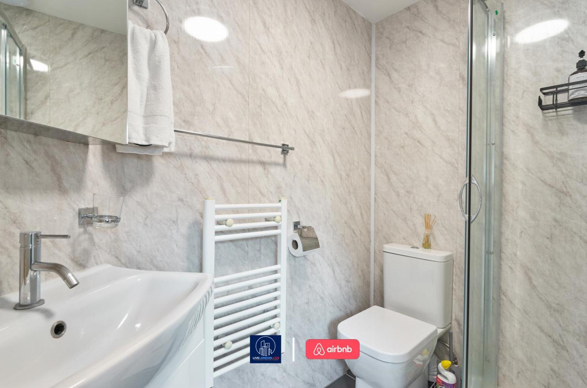 Last-Minute Specials L Sleeps Up To 4 Guests L One-Bedroom Apartment With King Bed And High Ceilings Near Camden By Live London Short Lets & Serviced Accommodation Zewnętrze zdjęcie