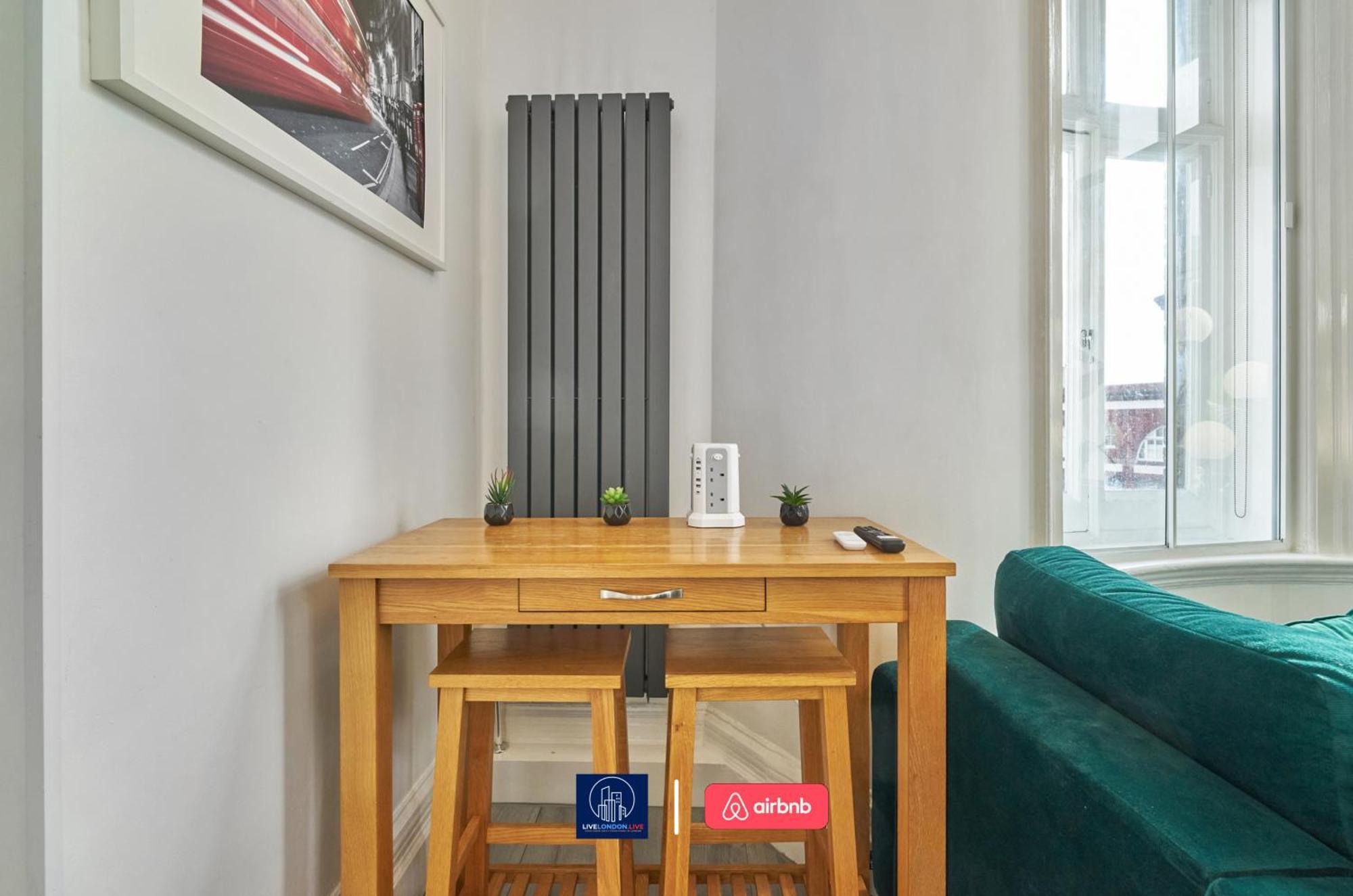 Last-Minute Specials L Sleeps Up To 4 Guests L One-Bedroom Apartment With King Bed And High Ceilings Near Camden By Live London Short Lets & Serviced Accommodation Zewnętrze zdjęcie
